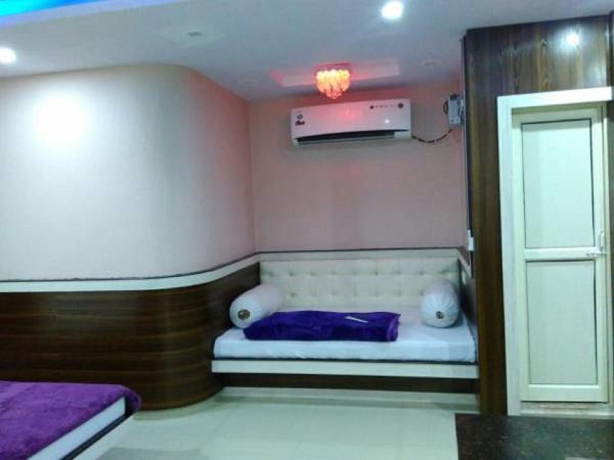Hotel Blue Star Datia Bagian luar foto