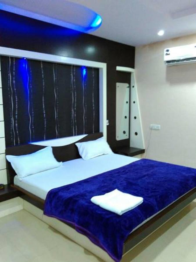 Hotel Blue Star Datia Bagian luar foto